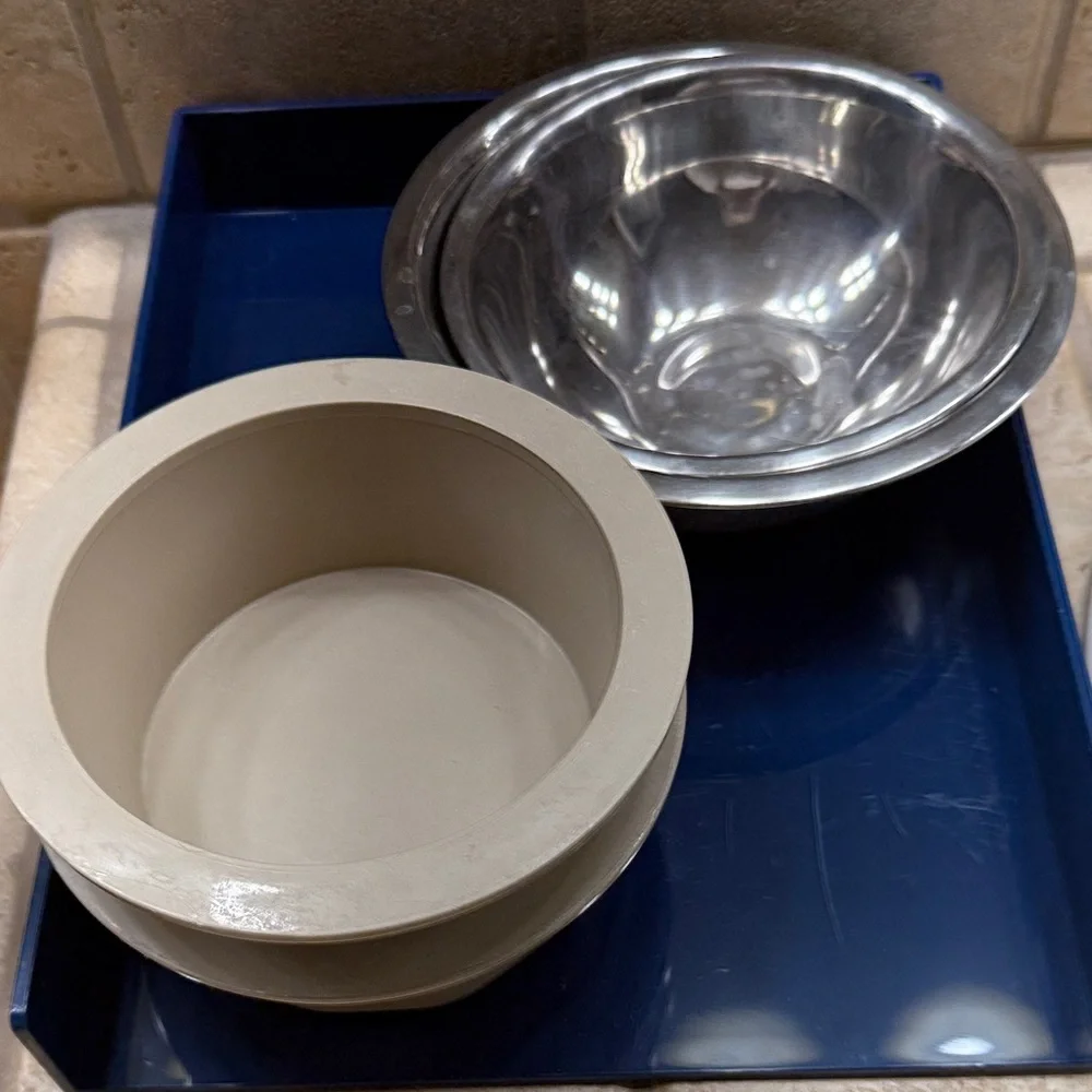 Stainless Steel and Gray dog bowls 4